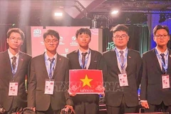 参加2025年国际物理奥林匹克竞赛（IPhO）的越南国家代表队5名学生全部获得奖牌。图自越通社