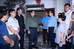 范明政总理实地检查并指导宁平省第10号台风灾后恢复重建工作。图自越通社