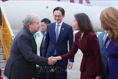联合国秘书长安东尼奥•古特雷斯抵达河内 开始对越南进行正式访问。图自越通社