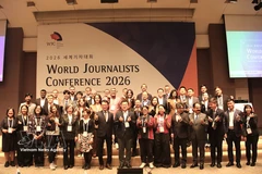 与会代表合影。图自越通社