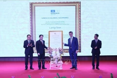 谅山联合国教科文组织世界地质公园证书授证仪式现场。图自越通社