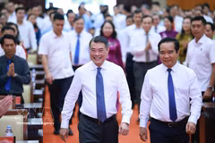 越南政府总理黎明兴主持了与胡志明市委常务委员会的工作会议。图自越通社