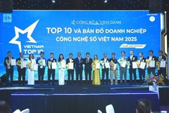 10月9日晚在河内举行的“越南十大数字技术企业”评选活动中， 2025年越南169家杰出的数字技术企业获得表彰。图自人民报