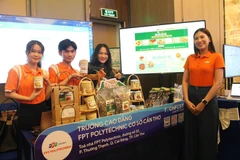 芹苴大学学生参加2024年芹苴创新创业节。图自越通社