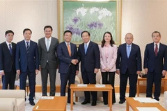越南政府常务副总理黎成龙会见日本众议院议长额贺福志郎。图自越通社