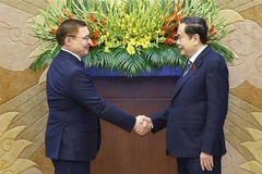 越南国会主席陈青敏会见俄罗斯联邦委员会第一副主席、统一俄罗斯党总委员会秘书弗拉基米尔·弗拉基米罗维奇·亚库舍夫。图自越通社