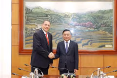 越共中央书记处常务书记陈锦绣会见委内瑞拉统一社会主义党副主席赫苏斯·法里亚。图自越通社