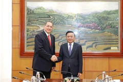 越共中央书记处常务书记陈锦绣会见委内瑞拉统一社会主义党副主席赫苏斯·法里亚。图自越通社