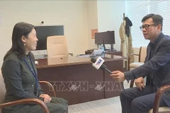 联合国毒品与犯罪问题办公室主任Xiaohong Li接受越通社记者的采访。图自越通社