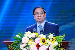 越南政府总理范明政在颁奖典礼上发言。图自越通社