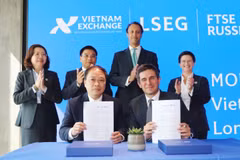 越南证券交易所（VNX）与富时国际有限公司（FTSE）签署合作备忘录。图自越通社
