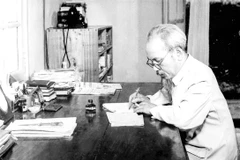 135年来，胡志明的精神始终闪耀在他老人家所选择的社会主义道路上，为越南乃至世界人民所敬仰。图自越通社