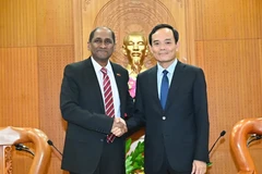 陈流光会见新加坡驻越南大使贾亚·拉特南。图自越通社