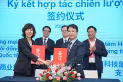 越南国家创新创业支持中心与中国贸促会商业行业委员会签署合作协议。图自越通社