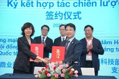 越南国家创新创业支持中心与中国贸促会商业行业委员会签署合作协议。图自越通社
