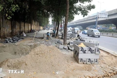 河内市自8月11日至9月5日暂停道路和人行道开挖施工。图自越通社