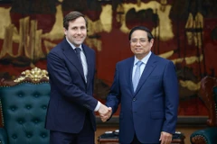 越南政府总理范明政会见瑞典对外援助与外贸大臣本本杰明·杜萨。图自越通社