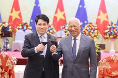 越南国家主席梁强设宴招待欧洲理事会主席安东尼奥·科斯塔。图自越通社