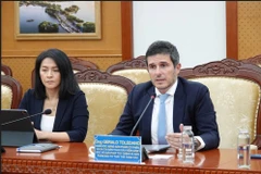 伦敦证券交易所集团旗下品牌富时罗素股票和多元资产全球主管杰拉尔德·托勒达诺发言。图自越通社