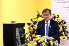 芹苴大学校长陈中性副教授发言。图自越通社