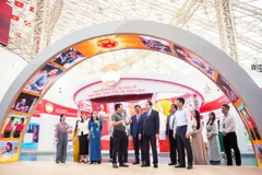 国会主席陈青敏检查“越南国会历史与使命”展览筹备工作。图自人民代表报