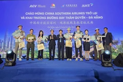 岘港市迎来自深圳市起飞的首个航班。图自越通社