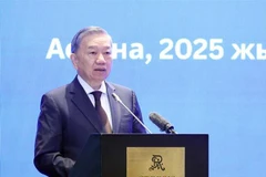 苏林总书记在座谈会上发言。图自越通社