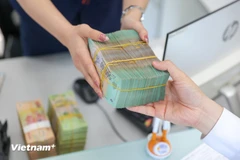 关于大额转账的新规自11月1日起实施。图自越通社