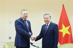 苏林总书记会见俄罗斯国有扎鲁别日石油公司总经理库德里亚绍夫·谢尔盖·伊万诺维奇。图自越通社