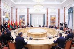 越共中央总书记苏林与白俄罗斯总统卢卡申科举行会谈。图自越通社