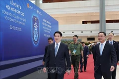 越南国家主席梁强视察《河内公约》开放签署仪式准备工作。图自越通社