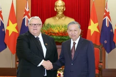 越共中央总书记苏林会见新西兰议会议长格里·布朗利。图自越通社