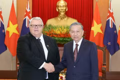 越共中央总书记苏林会见新西兰议会议长格里·布朗利。图自越通社