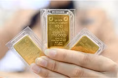 截至越南时间10月24日0时48分，现货黄金价格上涨1%至4132.76美元/盎司。图自越通社