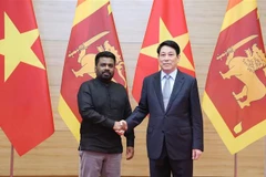 越南国家主席梁强与斯里兰卡民主社会主义共和国总统阿努拉。图自越通社