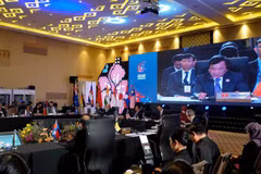 越南国防部副部长黄春战上将出席盟国防高官扩大会议。图自vietnam+