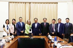 双方代表合影。图自越通社