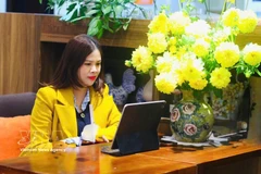 越南社会科学翰林院语言学研究所的博士阮氏江。图自越通社