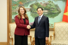 越南政府副总理裴青山与联合国副秘书长、联合国毒品和犯罪问题办公室执行主任兼联合国维也纳办事处主任加达·瓦利。图自政府电子门户网
