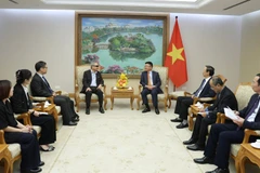 越南政府副总理黎成龙会见美国非营利组织——越南基金执行经理范德忠坚。图自越通社