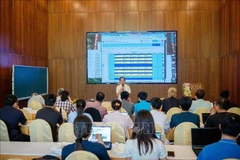 来自5个国家的近40名青年科学家、研究员、工程师、技术员及学生参与2025年天体物理学小组夏令营。图自越通社