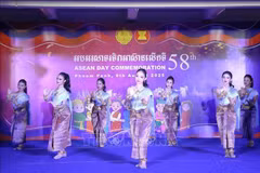 东盟成立58周年庆典文艺表演节目。图自越通社
