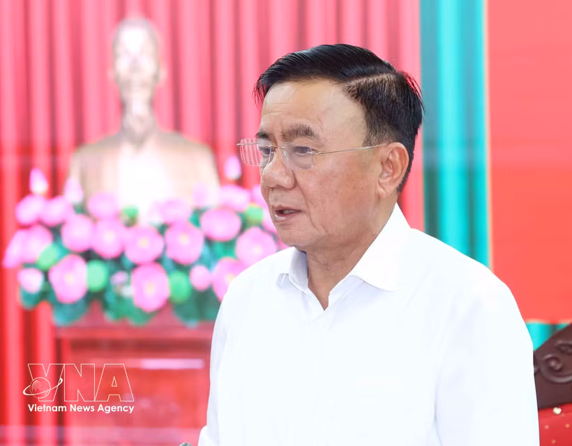 越共中央政治局委员、中央书记处常务书记陈锦秀在河内主持与中央检查委员会的工作会谈。图自越通社