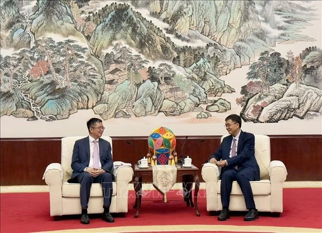 越南驻华大使范青平访问中国广西壮族自治区，并会见中共中央委员、广西壮族自治区党委书记陈刚。图自越通社