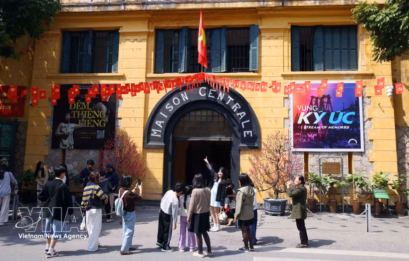 火炉监狱遗迹也实行免费开放，吸引了众多游客前来参观。图自越通社