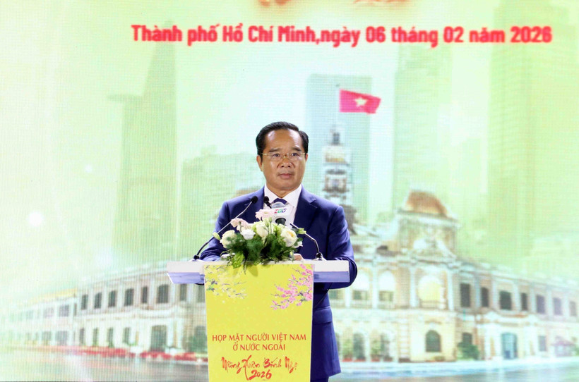 胡志明市市委副书记、人民委员会主席阮文得发表讲话。图自越通社