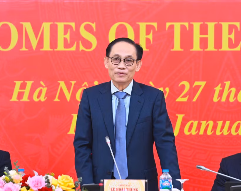 越共中央政治局委员、外交部长黎怀忠在会议上通报越共十四大取得的成果。图自越通社