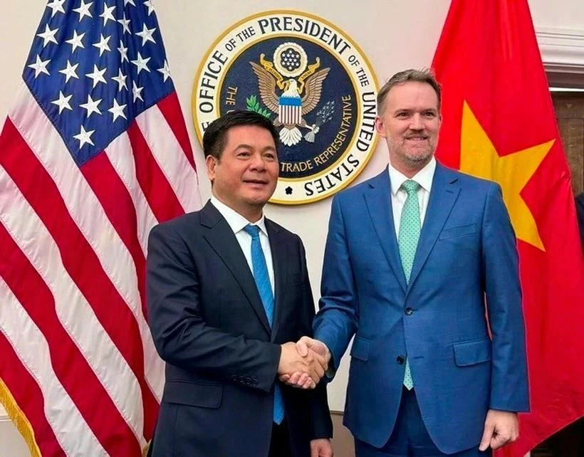越南工贸部长阮鸿延与美国贸易代表贾米森·格里尔（Jamieson Greer）。图自越通社