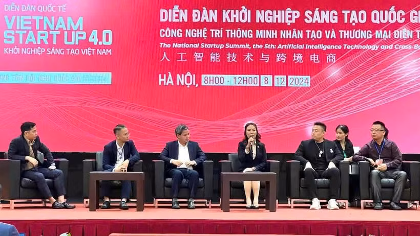 题为“人工智能技术与跨境电子商务”的第五届国家创新创业论坛由国家创业协会与河内、广南、乂安、芹苴、南定等省市的组织和人民委员会联合举办。图自Vietnam+