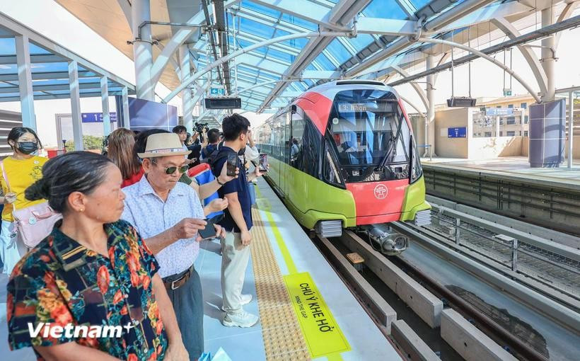 河内和胡志明市的各城铁项目将通过特定的机制和政策以及主要调动地方财政资金进行投资来实现 图自越通社